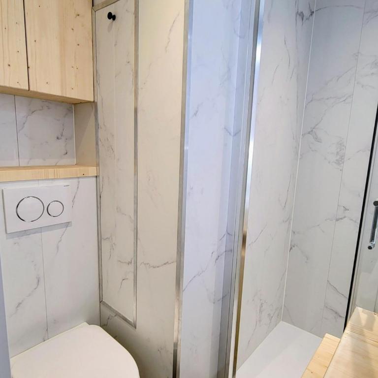 Studio rénové 4 pers, ski aux pieds, balcon - Studio - 10