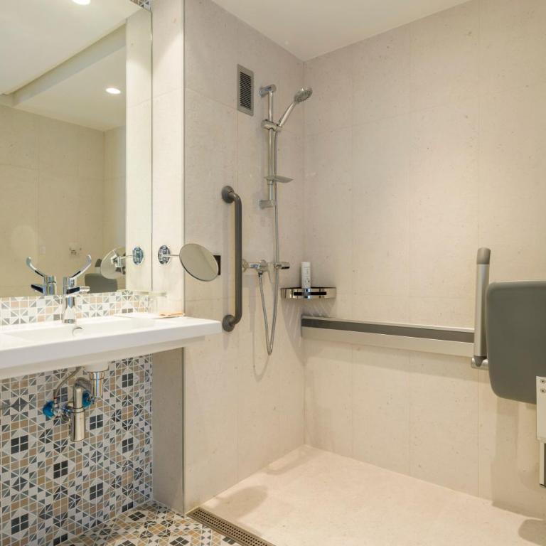 Ilunion Caleta Park - Habitación Doble adaptada para personas con movilidad reducida - 2