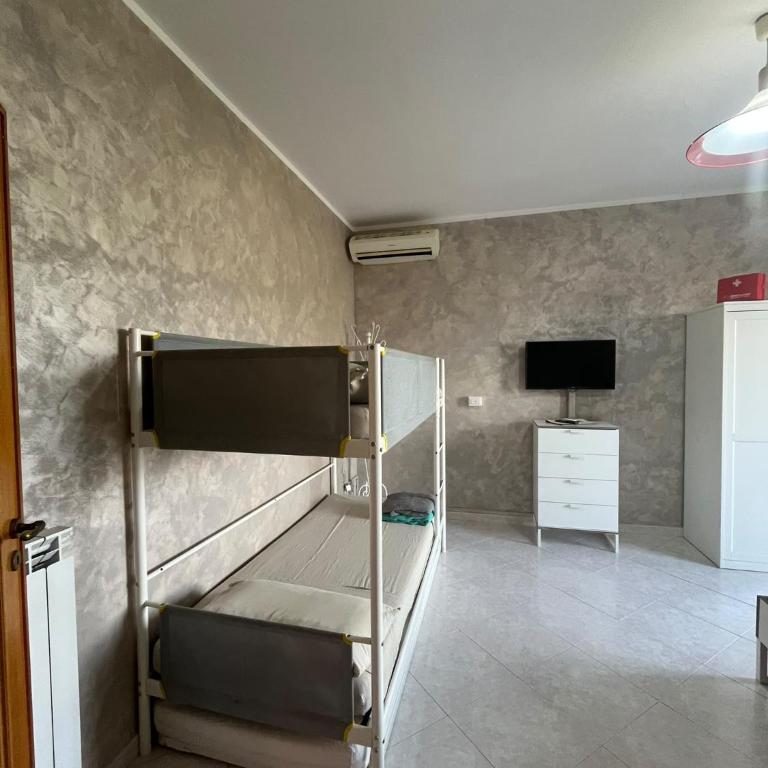 Maria's home - Camera Familiare con Bagno Privato - 19