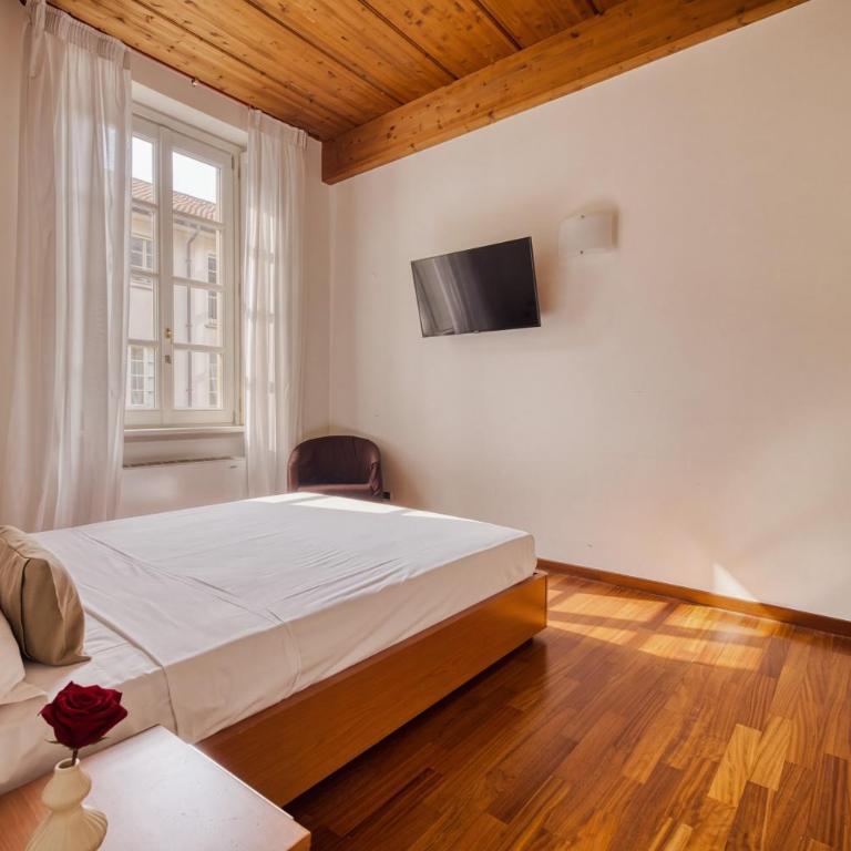Santo Stefano Square and Duomo View - One-Bedroom Apartment with Spa Bath - 18