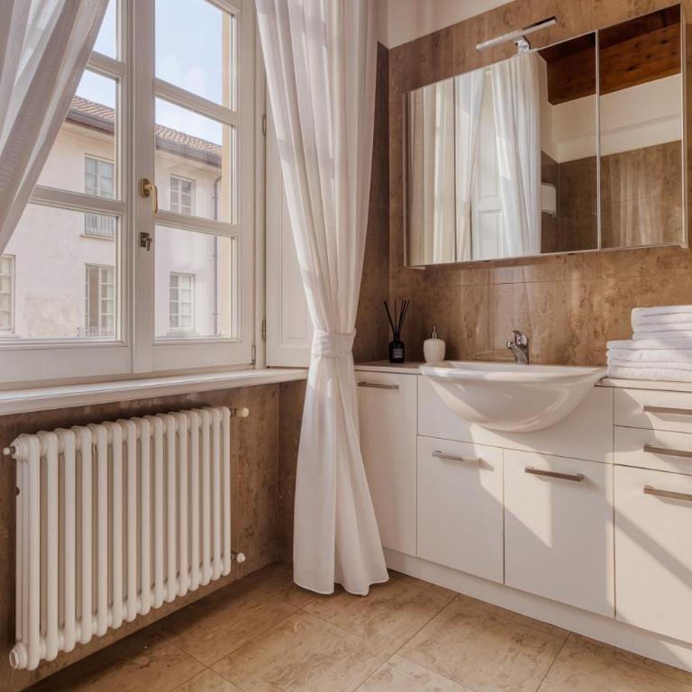 Santo Stefano Square and Duomo View - One-Bedroom Apartment with Spa Bath - 16