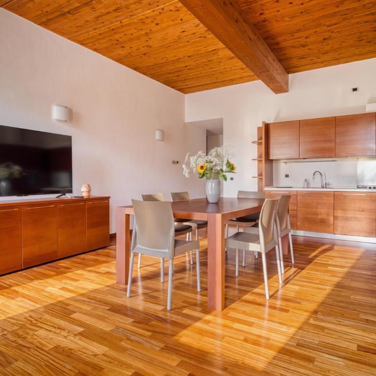 Santo Stefano Square and Duomo View - One-Bedroom Apartment with Spa Bath - 8