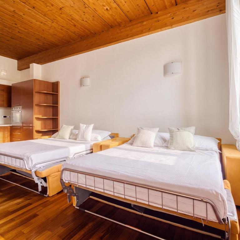 Santo Stefano Square and Duomo View - One-Bedroom Apartment with Spa Bath - 6