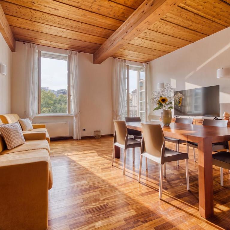Santo Stefano Square and Duomo View - One-Bedroom Apartment with Spa Bath - 11