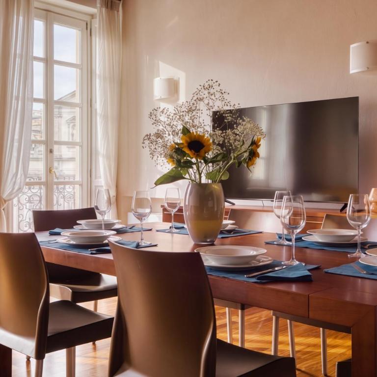 Santo Stefano Square and Duomo View - One-Bedroom Apartment with Spa Bath - 2