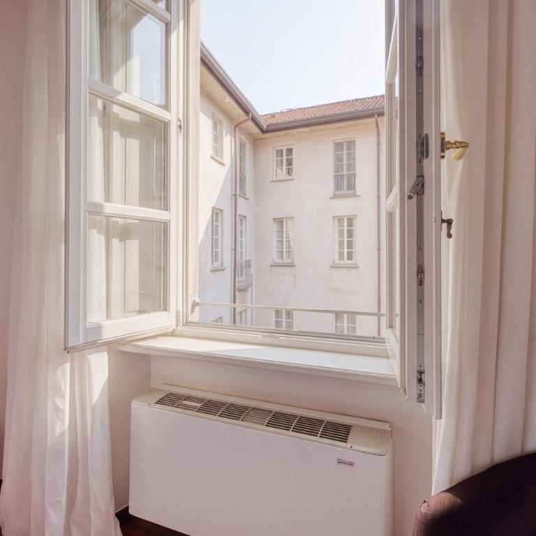 Santo Stefano Square and Duomo View - One-Bedroom Apartment with Spa Bath - 20