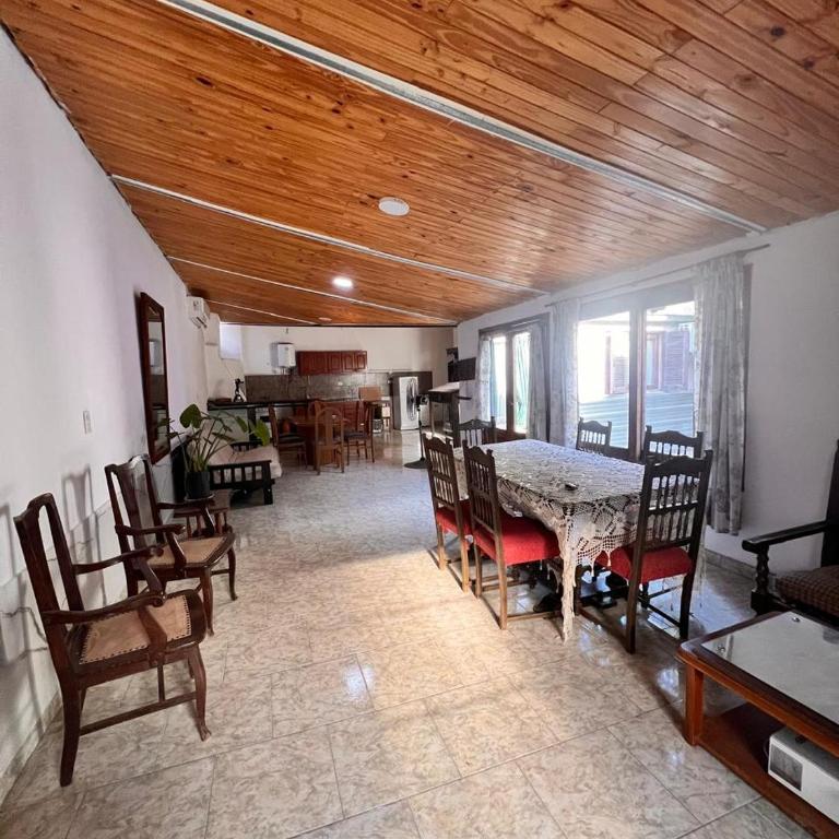 Casa a media cuadra de la Costanera - Casa de 3 dormitorios - 1
