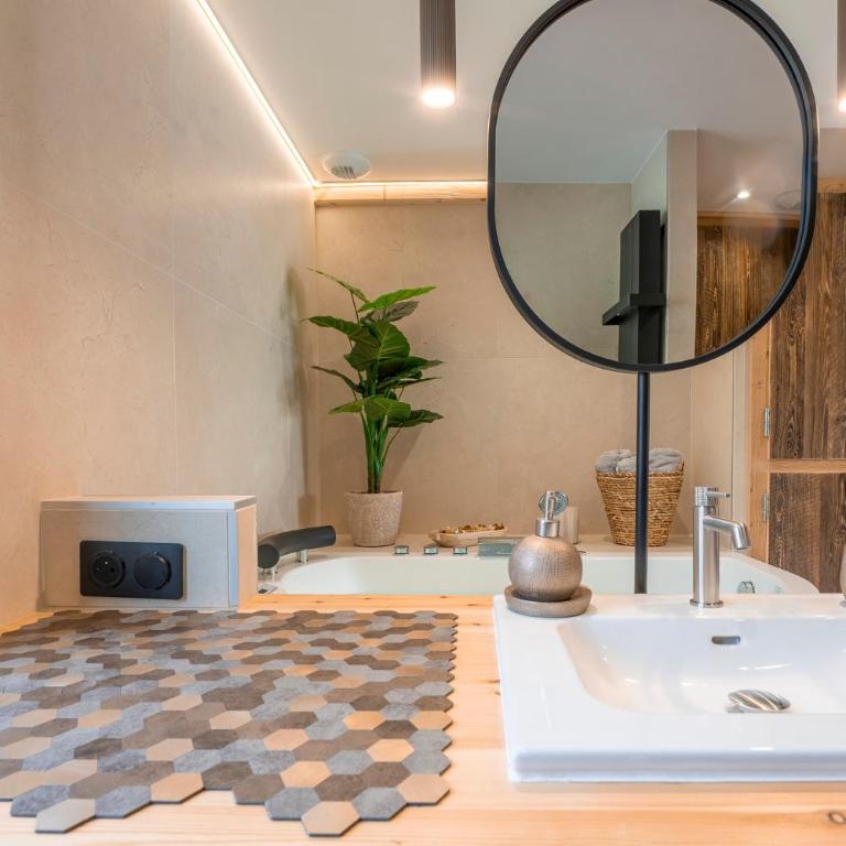 La Suite and Le Cocon, 2 apartments, balnéo avec vue lac - Appartamento con 3 Camere da Letto e Vista Lago - 3
