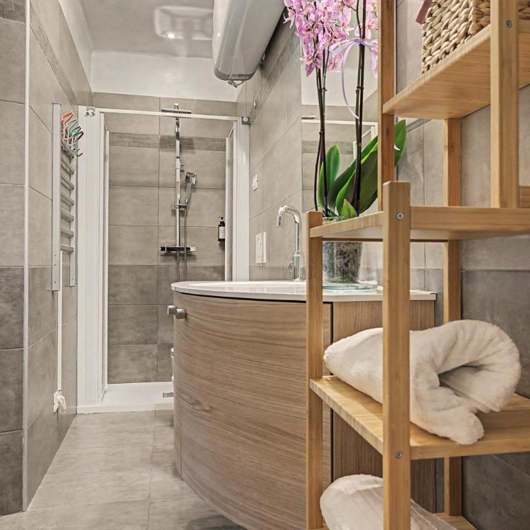 Fiore dell'Alpe - Three-Bedroom Premium Apartment with Balcony - 14