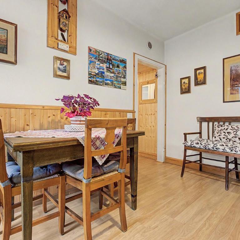 Fiore dell'Alpe - Three-Bedroom Premium Apartment with Balcony - 1