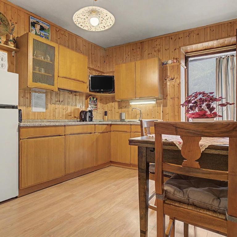 Fiore dell'Alpe - Three-Bedroom Premium Apartment with Balcony - 5