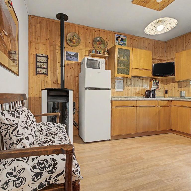 Fiore dell'Alpe - Three-Bedroom Premium Apartment with Balcony - 10