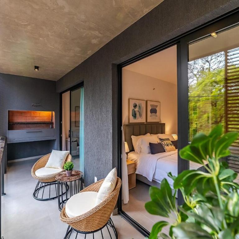 1A Steps from Shopping del Sol and Paseo La Galería! - One-Bedroom Apartment - 11