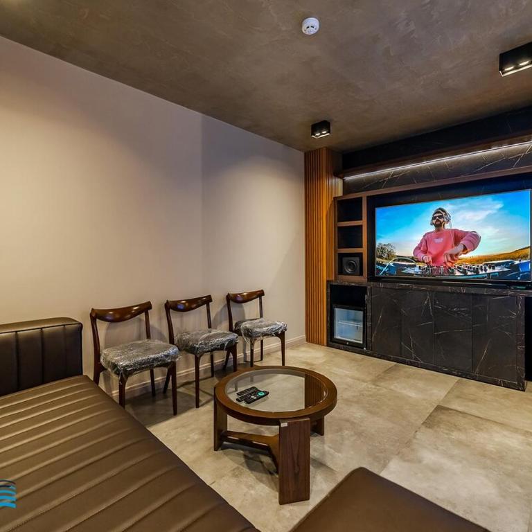 1A Steps from Shopping del Sol and Paseo La Galería! - One-Bedroom Apartment - 48