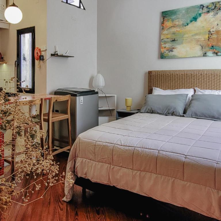 Encantador Estudio frente al Mercado de San Telmo - One-Bedroom Apartment - 1