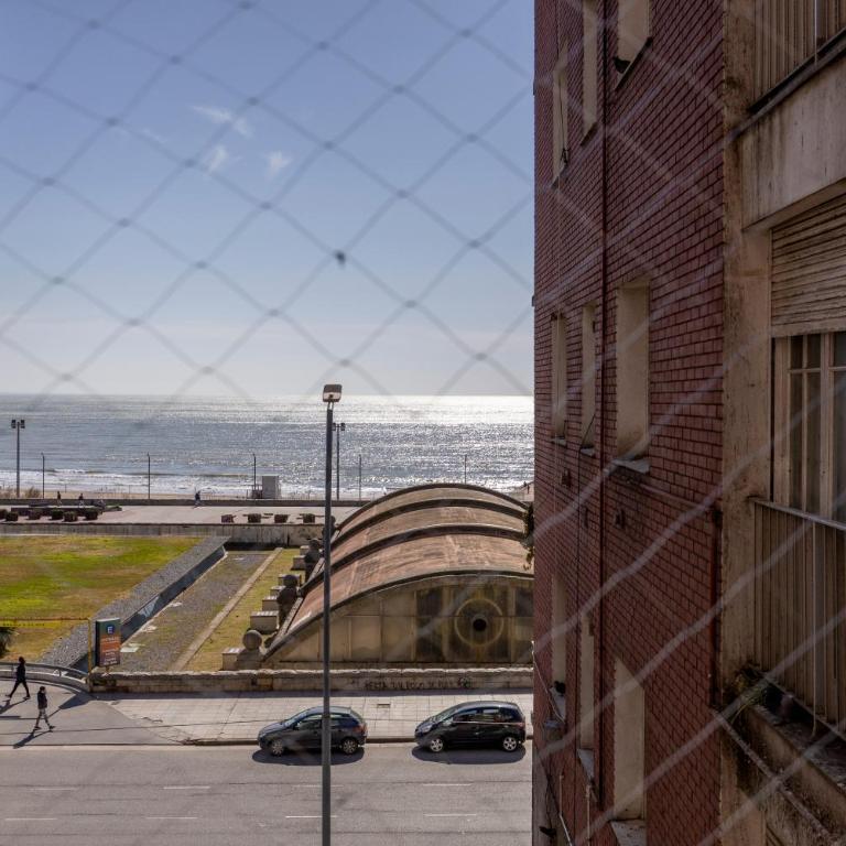 MAR y TRANQUILIDAD, 3 Ambientes a pasos del Casino y Torréon, FRENTE al MAR - Apartamento de 2 dormitorios - 23