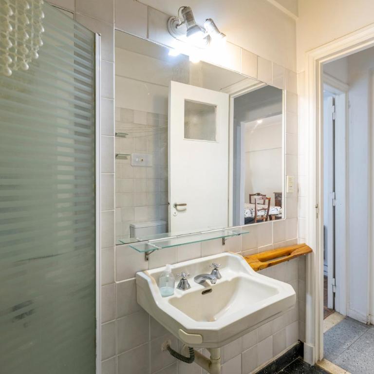 MAR y TRANQUILIDAD, 3 Ambientes a pasos del Casino y Torréon, FRENTE al MAR - Apartamento de 2 dormitorios - 32