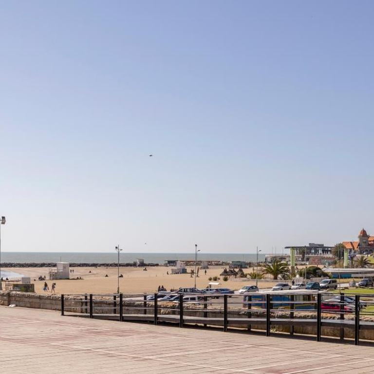 MAR y TRANQUILIDAD, 3 Ambientes a pasos del Casino y Torréon, FRENTE al MAR - Apartamento de 2 dormitorios - 1