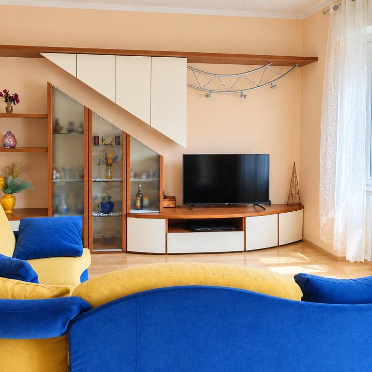 Sole & Luna Charming Colorful Home Arona - Appartamento con 2 Camere da Letto - 1