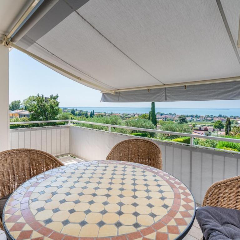 Apt for 4 Lake View, Terrace, WiFi and freeParking - Apartamento de 1 dormitorio - 2