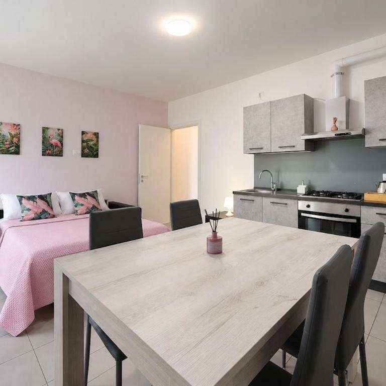 Pink Garden Como - Free Parking - Appartamento con 2 Camere da Letto - 11
