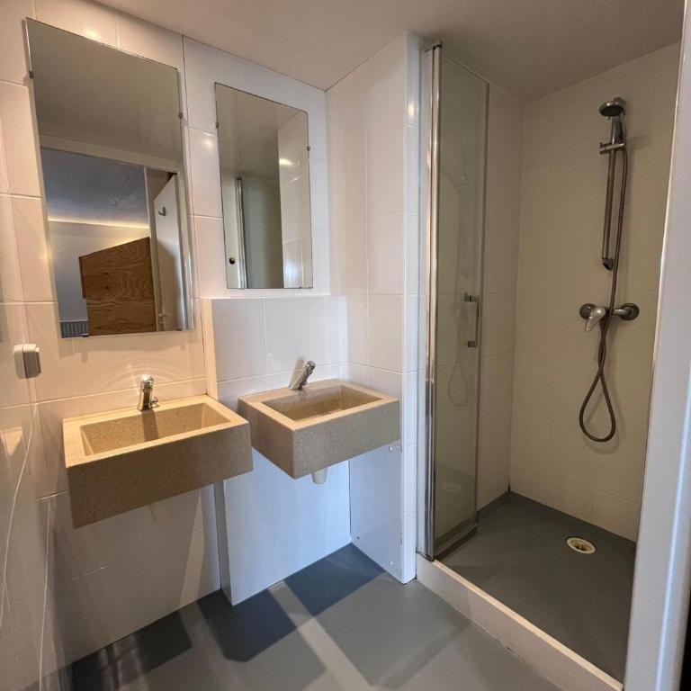 Auberge de Jeunesse Barbey - Youth Hostel Bordeaux - Lit dans Dortoir pour Femmes de 8 Lits - 5
