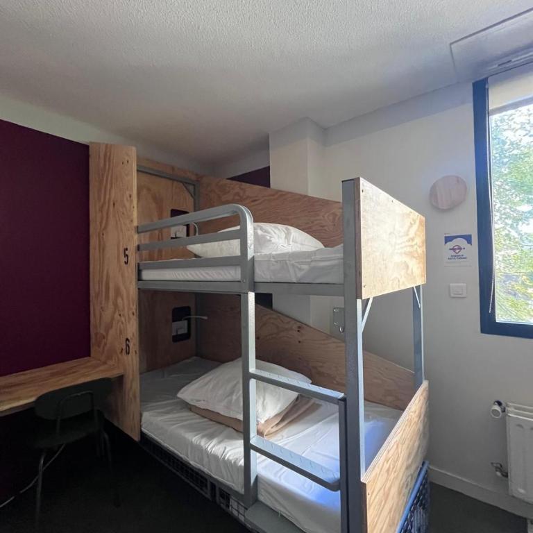 Auberge de Jeunesse Barbey - Youth Hostel Bordeaux - Lit dans 1 Dortoir Masculin de 8 Lits avec Salle de Bains Commune - 4
