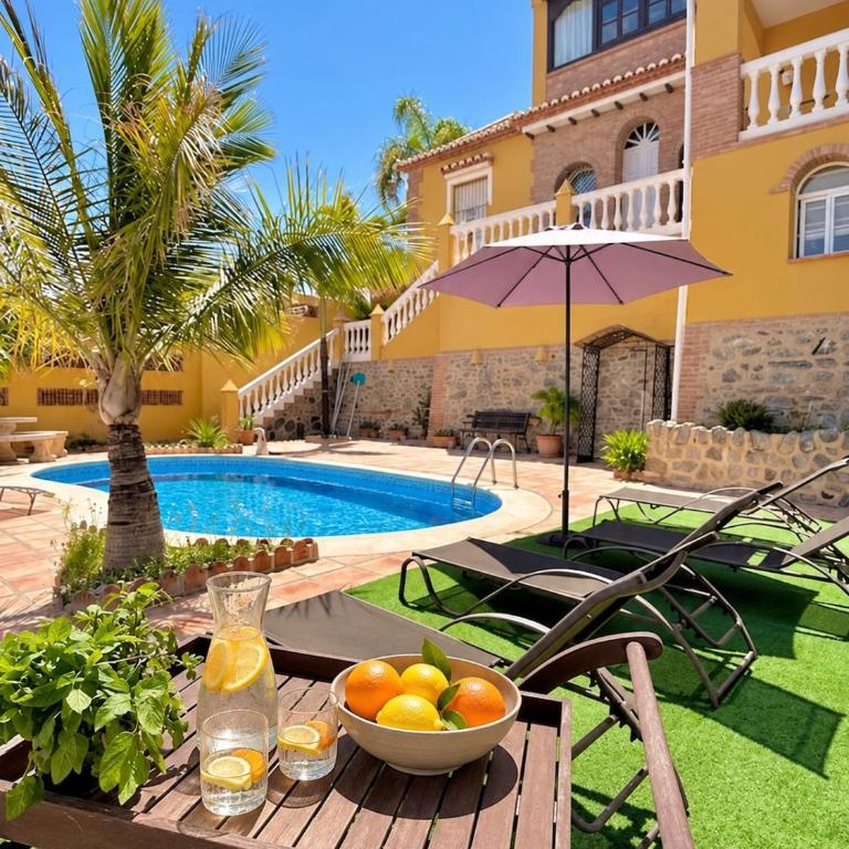 CHALET CON PISCINAS Y VISTAS DE ENSUEÑO - Five-Bedroom House - 22