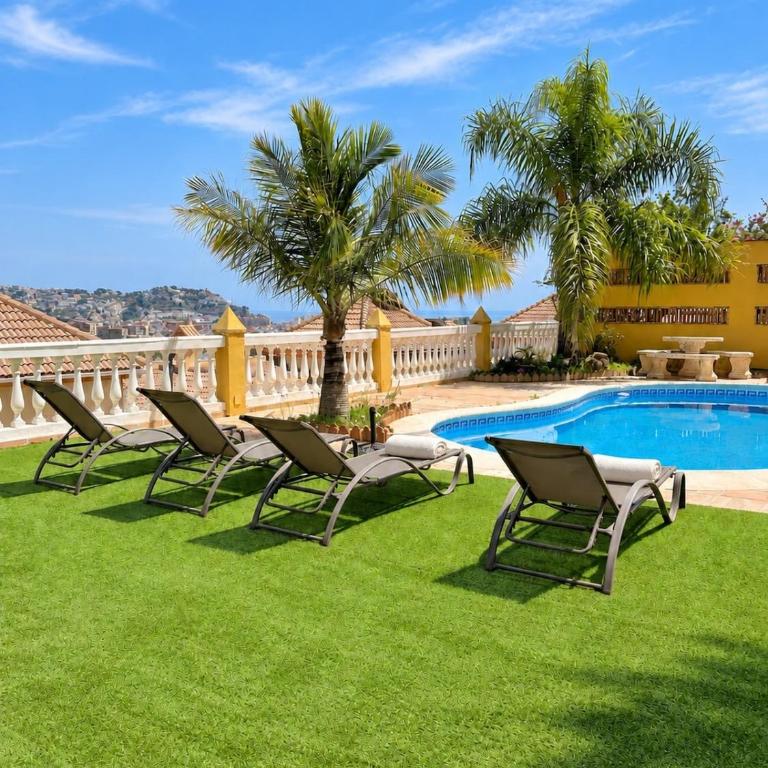 CHALET CON PISCINAS Y VISTAS DE ENSUEÑO - Five-Bedroom House - 25