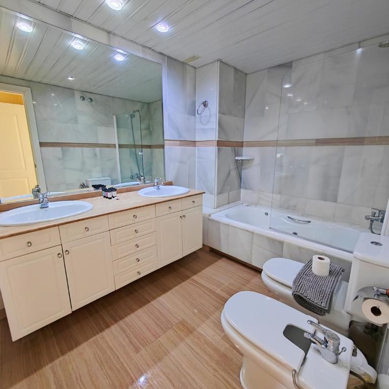 Cozy corner 2 bed apartment Island Puerto Marina - Apartamento - 24