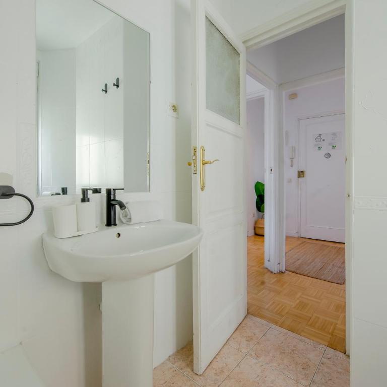 New Apt para 7pax en el corazon de Madrid-Centro - Appartement - 8