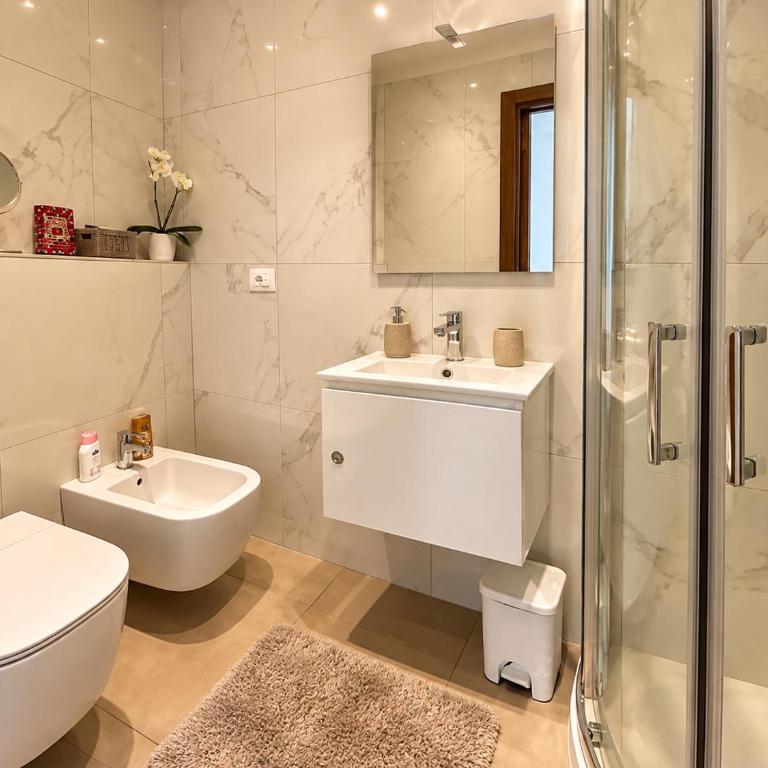 Valverde Apartment and Rooms - Deluxe Double or Twin Room with Balcony - 1