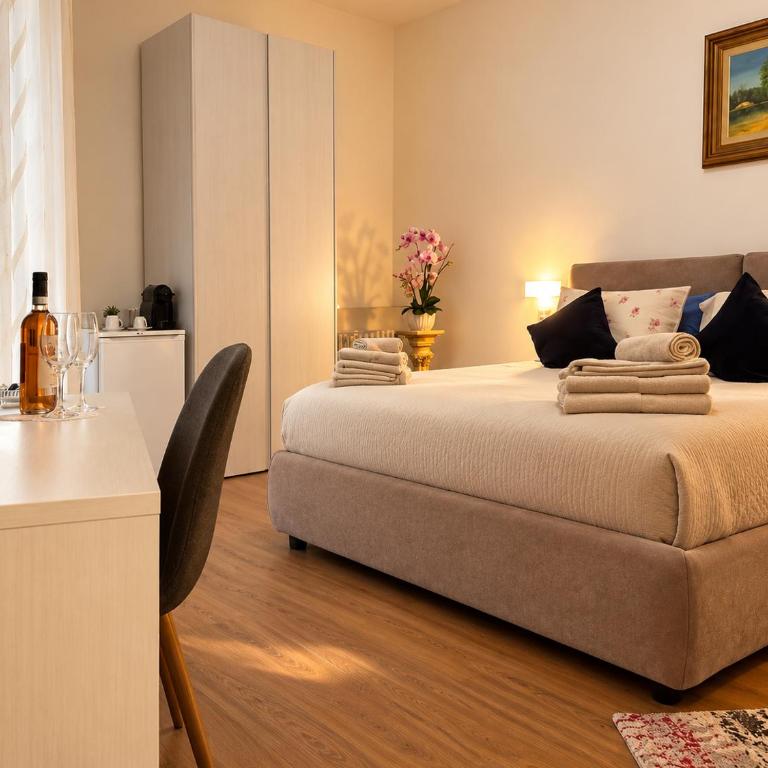Valverde Apartment and Rooms - Deluxe Double or Twin Room with Balcony - 6