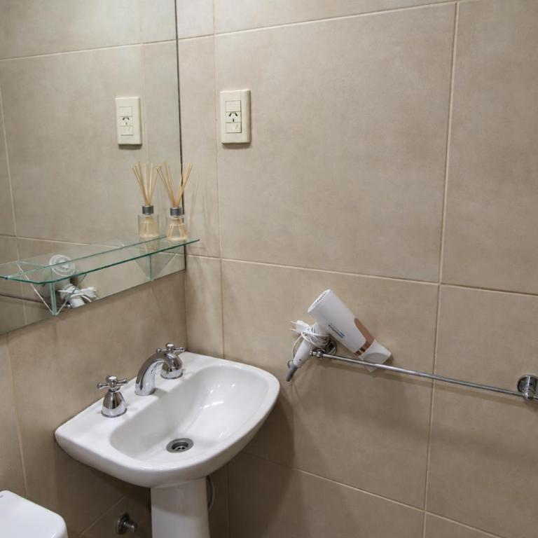 Aparts Cerro Comision - Amplios, con vista a los Cerros y Lago Argentino - One-Bedroom Apartment - 17