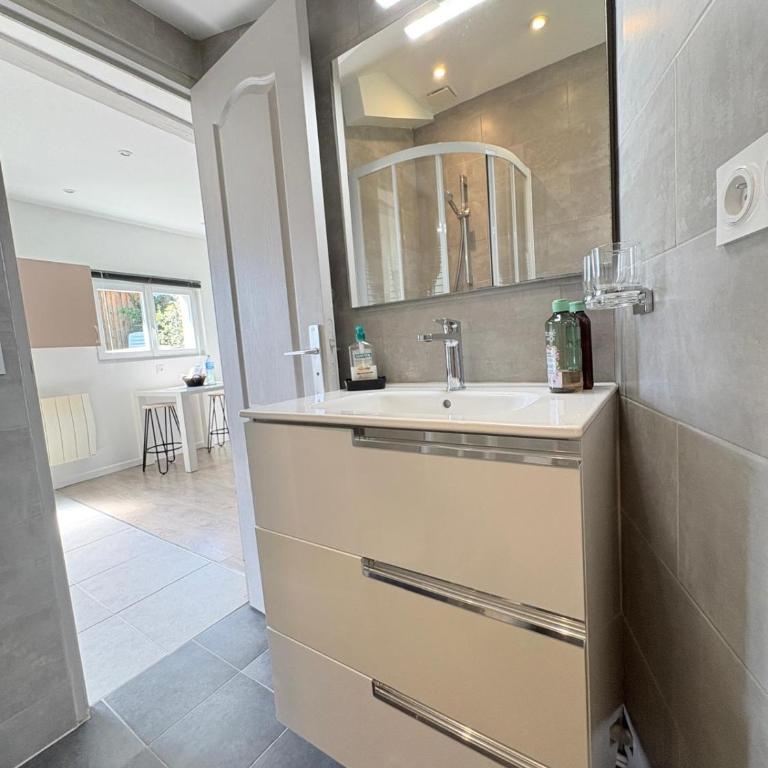 Studio rénové avec parking et jardin privés - Appartement 1 Chambre - 16