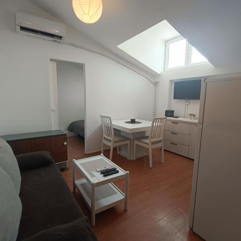Belgrade Apartment by Mladenovic - One-Bedroom Apartment - 1