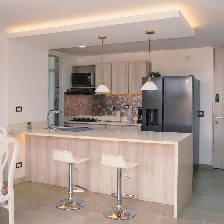 Luxury Jacuzzi in Poblado - One-Bedroom Apartment - 11