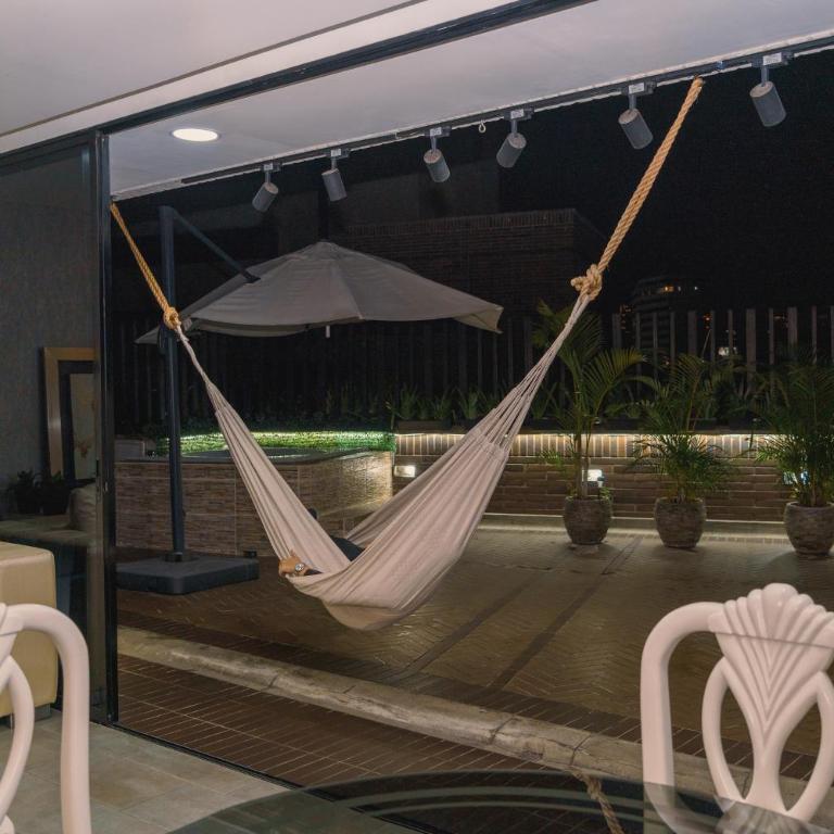 Luxury Jacuzzi in Poblado - One-Bedroom Apartment - 4