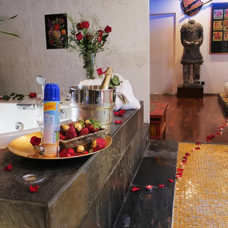 Seasonal Living with Jacuzzi - One-Bedroom Apartment - 7