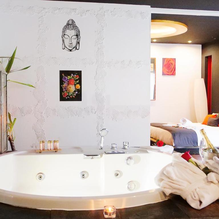 Seasonal Living with Jacuzzi - One-Bedroom Apartment - 8