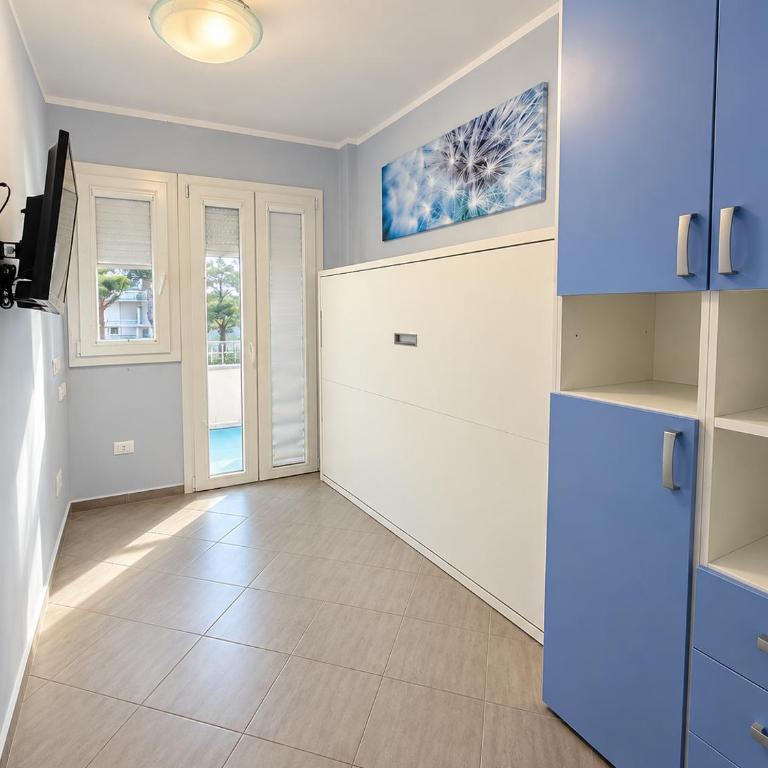 Hollywood apartment - Two-Bedroom Apartment - 5