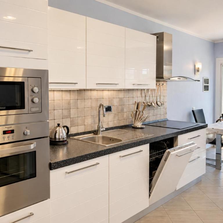 Hollywood apartment - Two-Bedroom Apartment - 2