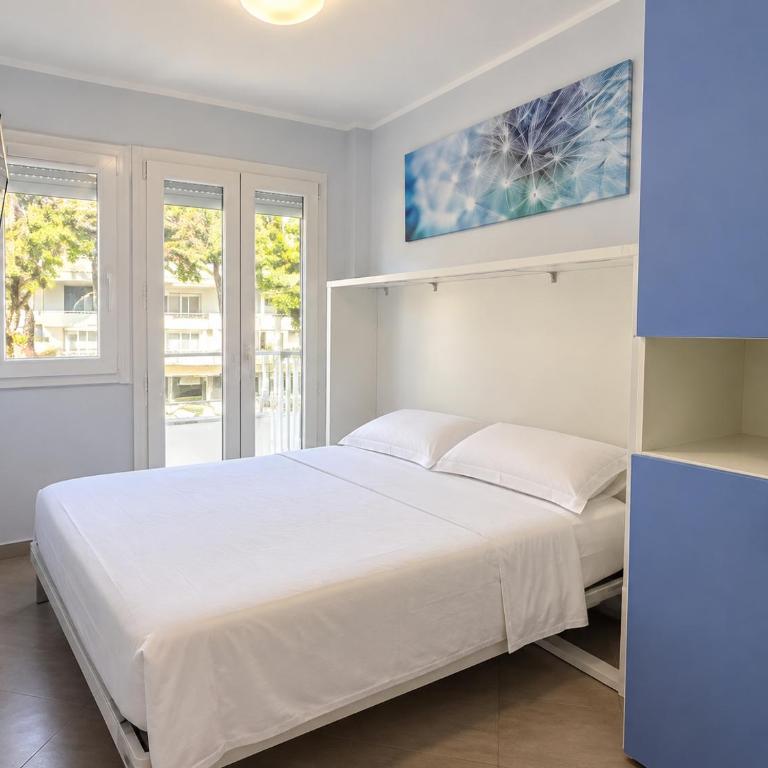 Hollywood apartment - Two-Bedroom Apartment - 6