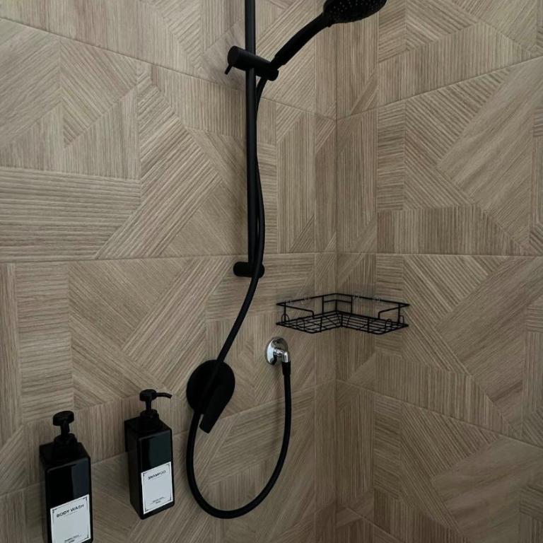 Bilocale,4 posti letto,2 bagni, parcheggio privato - Appartamento con 1 Camera da Letto - 2
