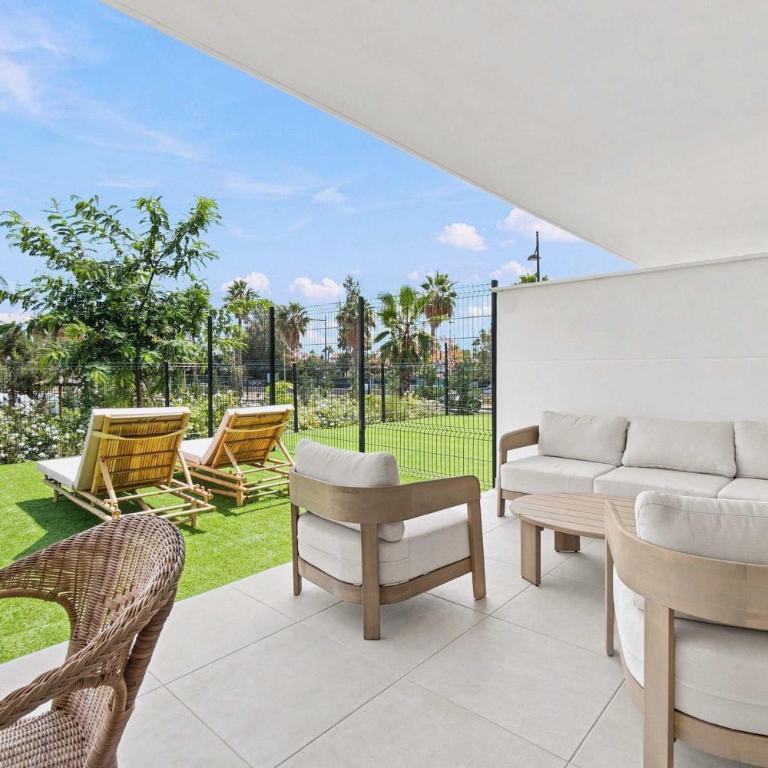 Pool-FREE parking-Close to beach-spacious yard - Apartment - 4