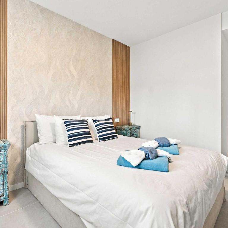 Pool-FREE parking-Close to beach-spacious yard - Apartment - 9