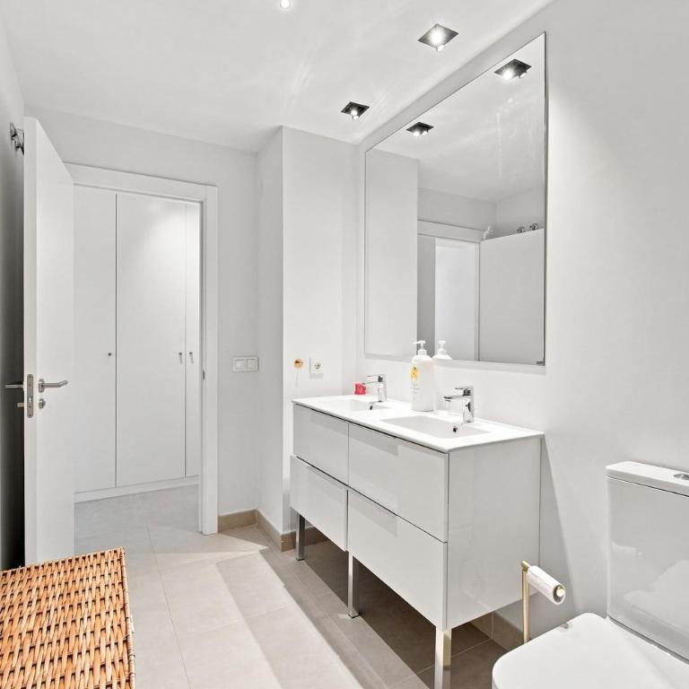 Pool-FREE parking-Close to beach-spacious yard - Apartment - 12
