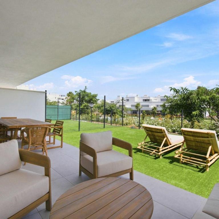 Pool-FREE parking-Close to beach-spacious yard - Apartment - 16