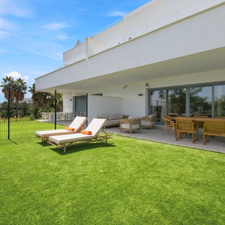 Pool-FREE parking-Close to beach-spacious yard - Apartment - 18