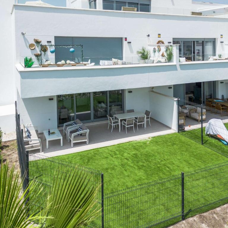 Pool-FREE parking-Close to beach-spacious yard - Apartment - 21